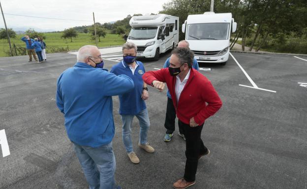 Nava inaugura un aparcamiento de autocaravanas para «potenciar el turismo interior»