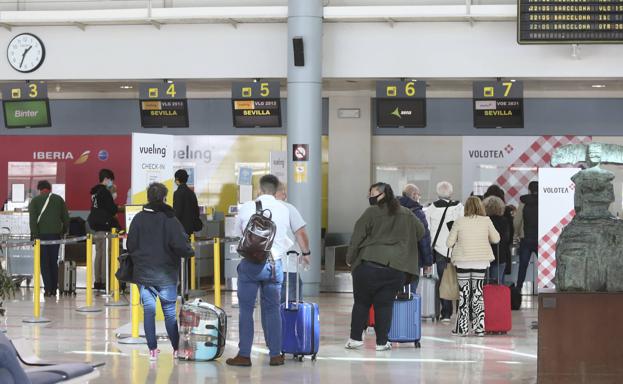 El aeropuerto de Asturias, acreditado como 'seguro' según las guías de la OMS