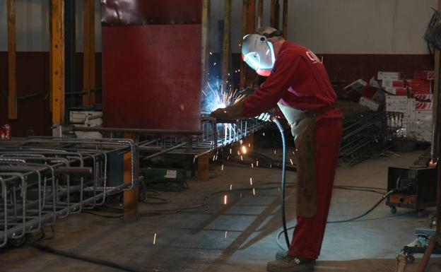 Los empresarios plantean traer trabajadores de Iberoamérica por falta de personal en el metal