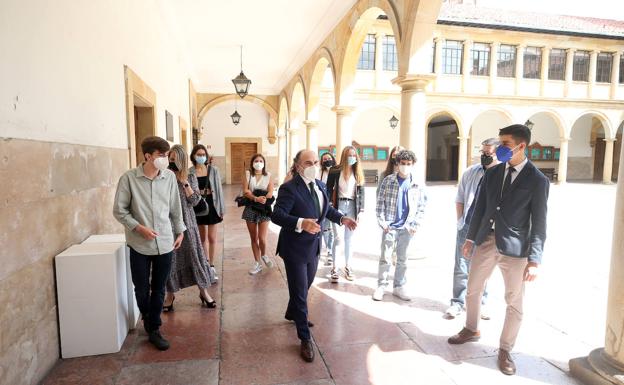 Siete de los diez mejores expedientes de la EBAU se quedan en Asturias