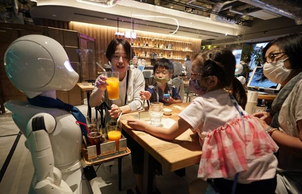 Cara y cruz de los robots