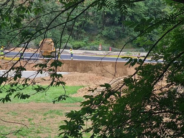 El paso alternativo al argayo de Salas estará operativo en los próximos días