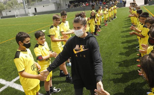 «Estoy lejos, pero en lo que pueda seguiré promocionando a mi tierra, el Caudal»