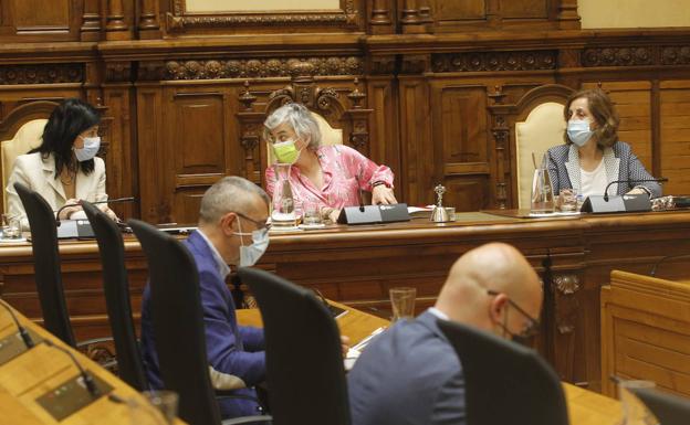 El Pleno aprueba un programa de búsqueda de empleo y formación para parados de Hostelería y comercio