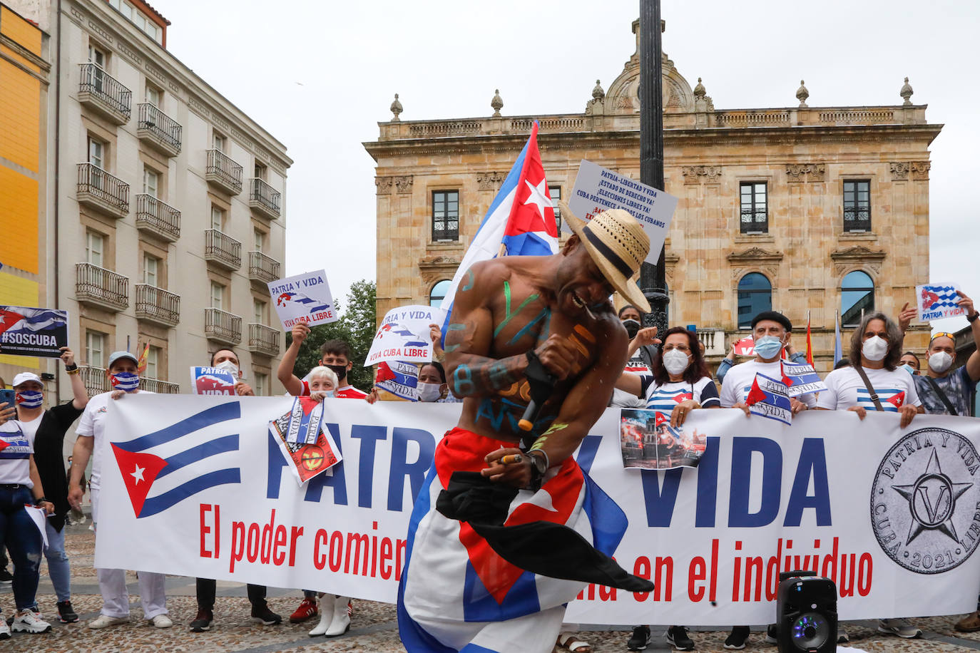 'SOS Cuba', el grito en la plaza Mayor de Gijón
