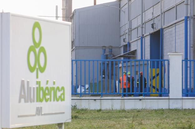 El juzgado embarga el dinero de la deuda de Alu Ibérica con la 'caja social'