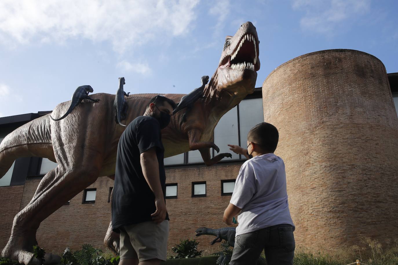 Los dinosaurios cobran vida en el Palacio de Revillagigedo