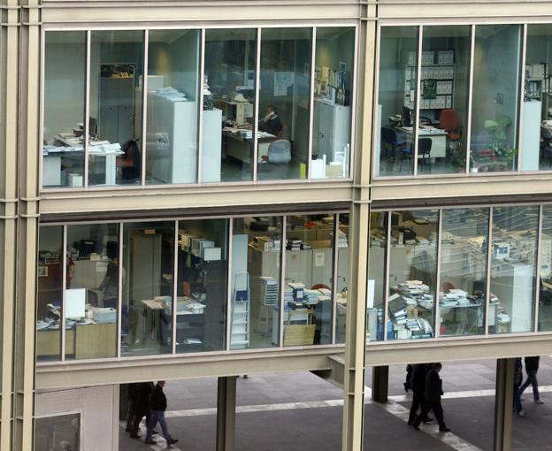 El Principado evaluará a sus funcionarios y retirará el destino al que repita suspensos