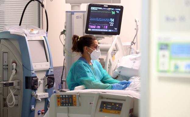 Salud refuerza hospitales, laboratorios y rastreadores ante la escalada de casos en Asturias