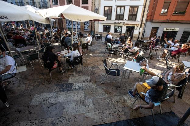 El TSJA da cinco días al Gobierno para justificar el cierre del ocio nocturno