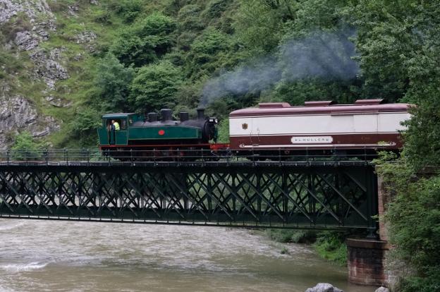 Renfe, dispuesta a asumir la gestión del tren turístico de la comarca del Caudal