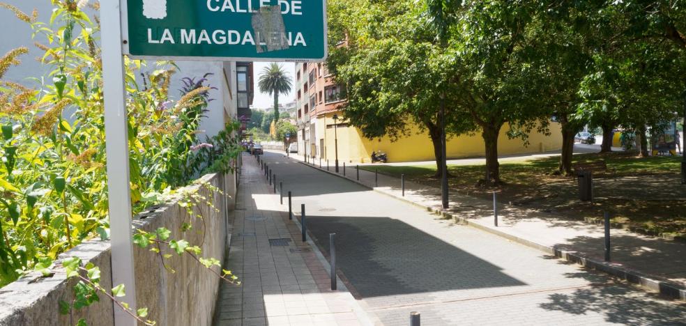 El conductor de un patinete eléctrico se lía a puñetazos y patadas contra policías locales - Vimarsana News