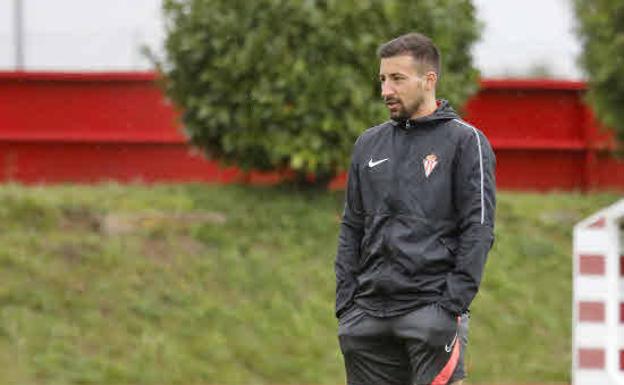 Aitor García: «No tengo que reivindicarme; intentaré mejorar mis números goleadores del año pasado»