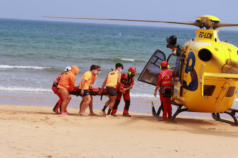 «Esta playa es muy grande, no se ve al herido desde el aire»