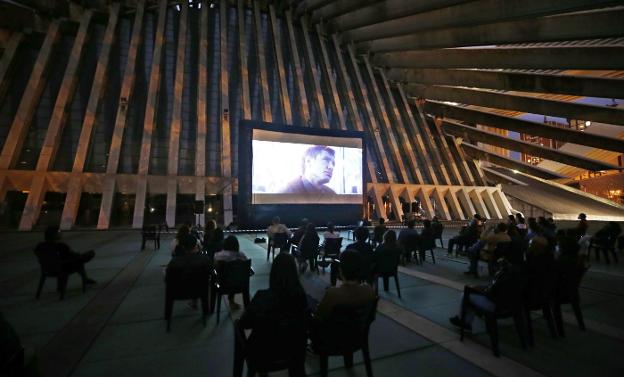 El exterior del Palacio de Congresos se estrena como escenario de cine