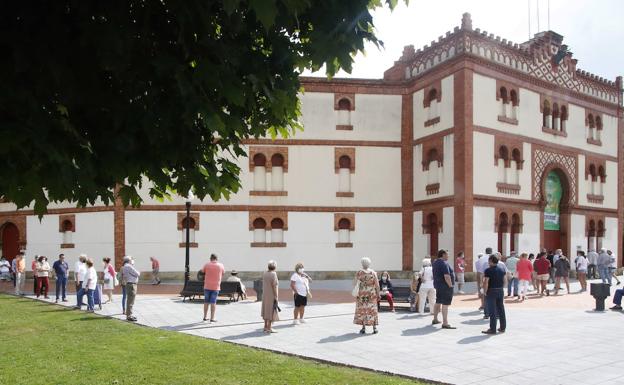 Colas taurinas en El Bibio