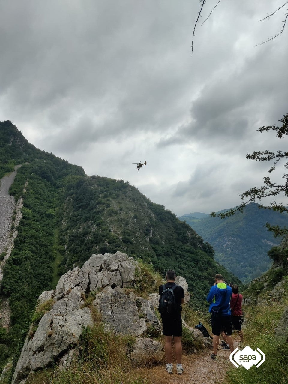 Rescatada una mujer en la Ruta de las Xanas tras fracturarse el tobillo