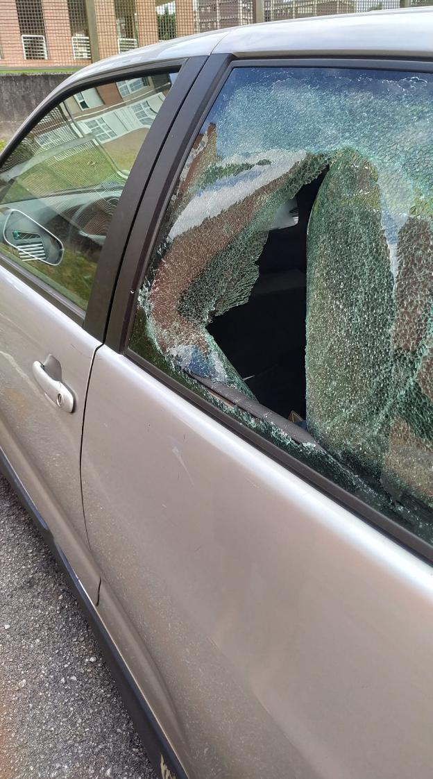 Oleada de destrozos a coches en Avilés