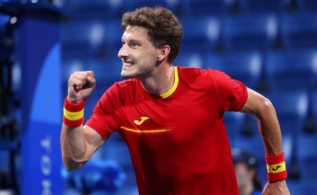 Pablo Carreño fulmina a Medvedev y luchará por medalla