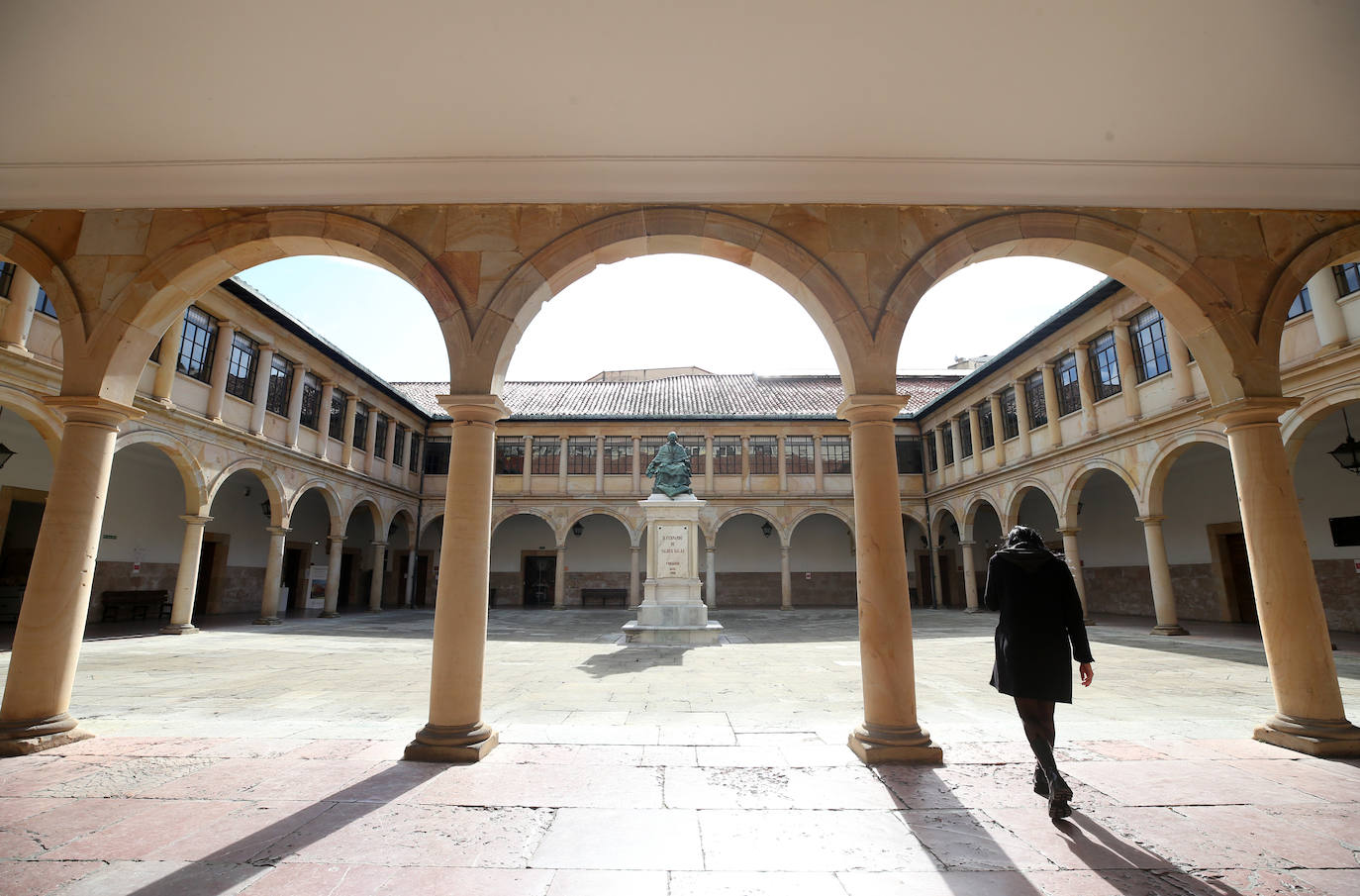 La Universidad de Oviedo convoca dos becas de normalización lingüística