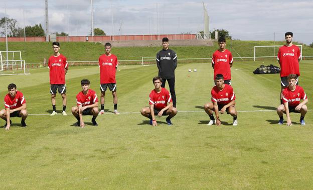 El Sporting B se reencontrará con la Tercera División con un duelo a domicilio frente al Covadonga