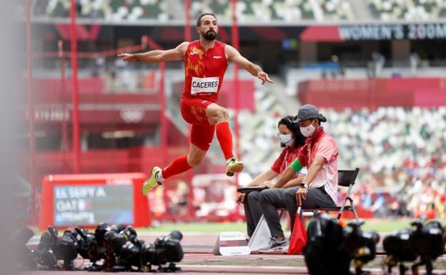 Eusebio Cáceres, a tres centímetros del bronce