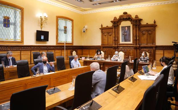 El Pleno del Ayuntamiento de Gijón, sin Vox, planta cara a las agresiones sexuales