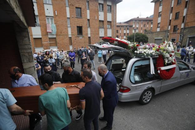 Mieres despide al transportista que falleció en accidente de tráfico en Huesca