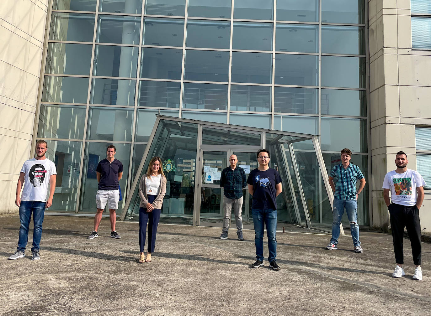 Revelan un exótico fenómeno de refracción de la nanoluz y desarrollan una nanolente