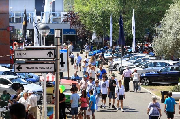 Los concesionarios asturianos esperan que la Feria de Muestras mitigue un año con caídas del 15%