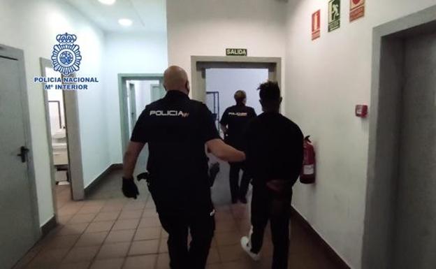Seis detenidos en Zaragoza por violar en grupo a una mujer a la que secuestraron durante varios días