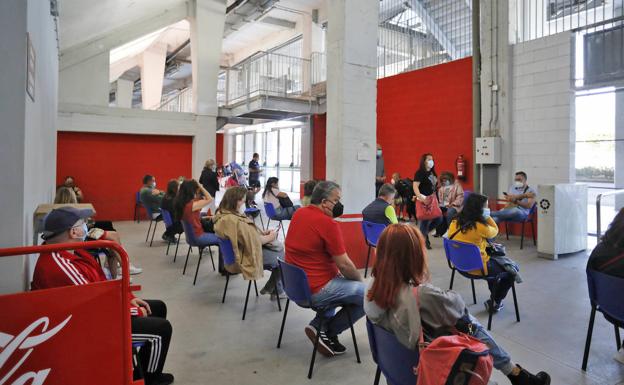 Más del 68 % de asturianos ya tienen la pauta completa de vacunación contra el coronavirus