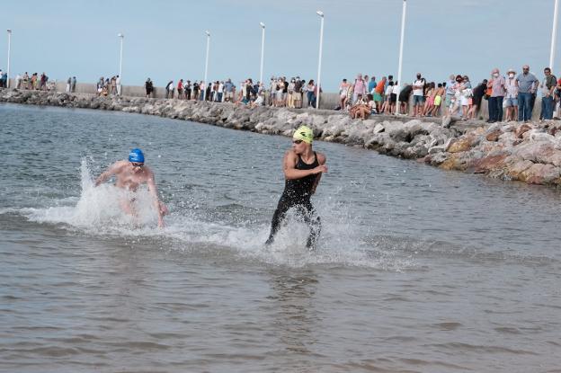 Álvaro Rouget repite triunfo en la Travesía Playa de El Arbeyal