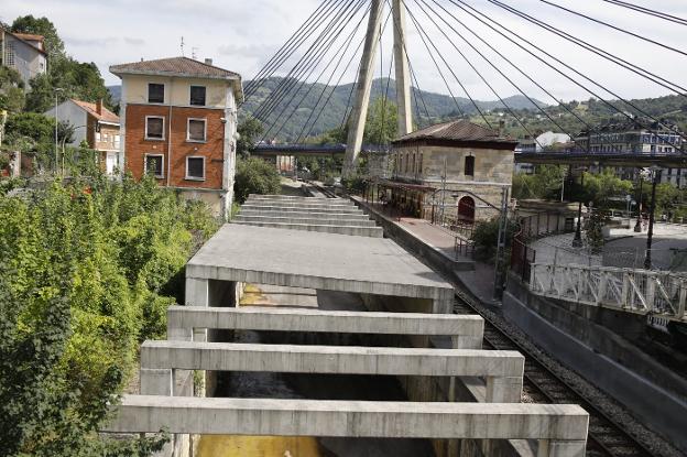 La estrechez del túnel ferroviario de Langreo obliga a adaptar la seguridad