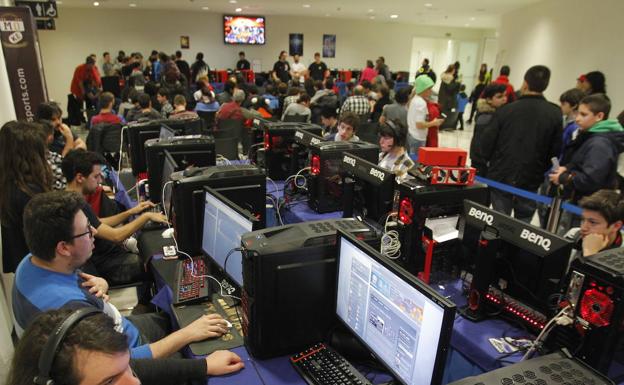 La IX CometCon batirá el récord de equipos de videojuegos en un evento asturiano