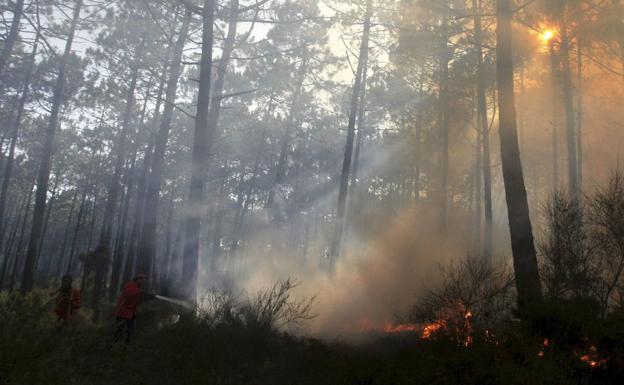 29 concejos asturianos en riesgo 'alto' este jueves por incendios forestales