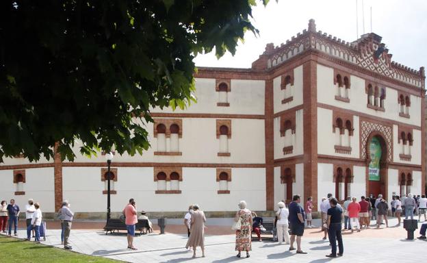 «Sabemos cuánta gente puede ir este fin de semana a El Molinón, pero no a El Bibio», critican IU y Podemos