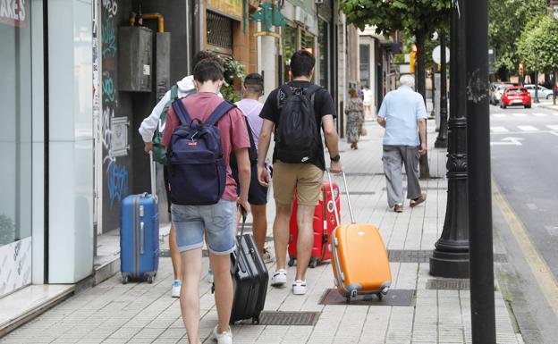 Una habitación doble en Gijón este fin de semana, 595 euros de media