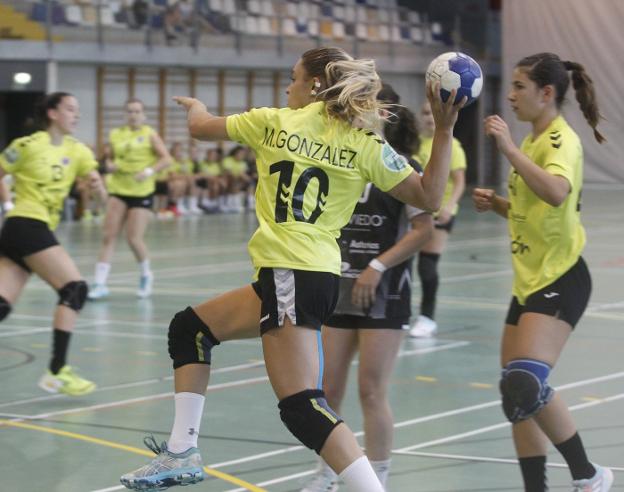 El Unicaja Gijón no da opción al Balonmano Oviedo