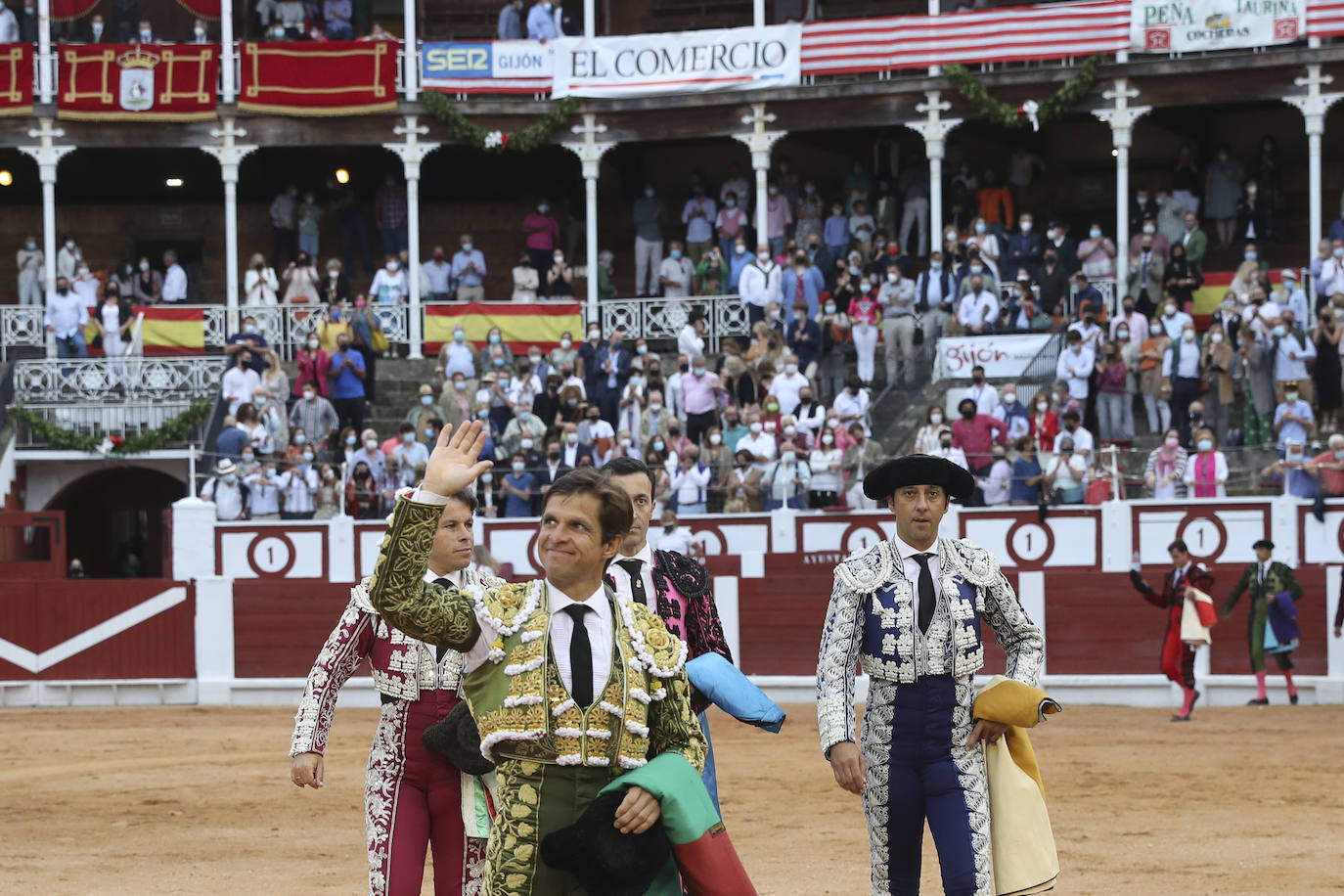 Las mejores imágenes de la última tarde de toros en El Bibio