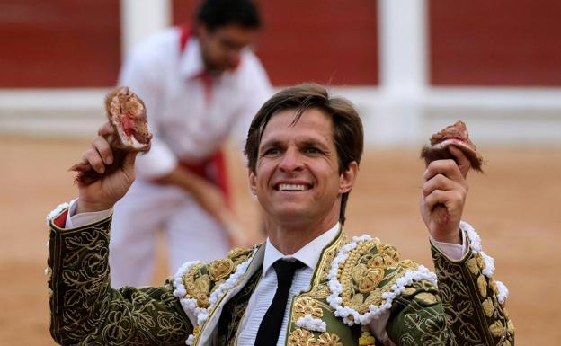 Dos orejas para el Juli en un quinto de altura y otras dos para Daniel Luque, una en cada toro