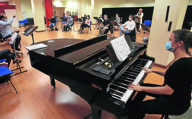 La temporada de ópera de Oviedo echa a andar con los primeros ensayos de 'Nabucco'