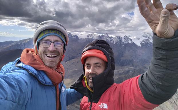 Los Pou y Manu Ponce logran la primera escalada en libre a la oeste del «Amahuagaychu», en Perú