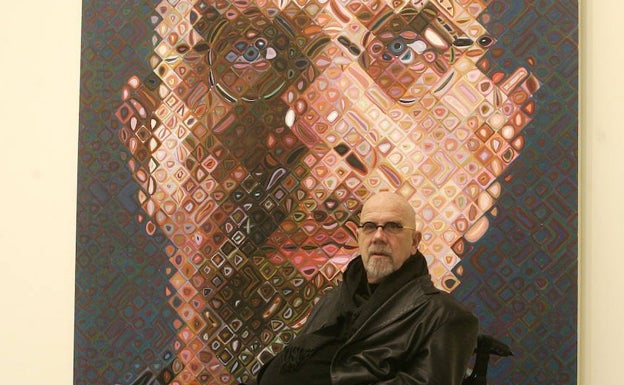 Muere Chuck Close, hiperrealista 'geógrafo' del rostro humano