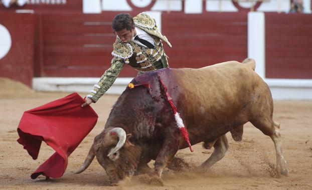 Vox Oviedo dice que las posiciones de González y Canteli sobre los toros son «de tinte totalitario»