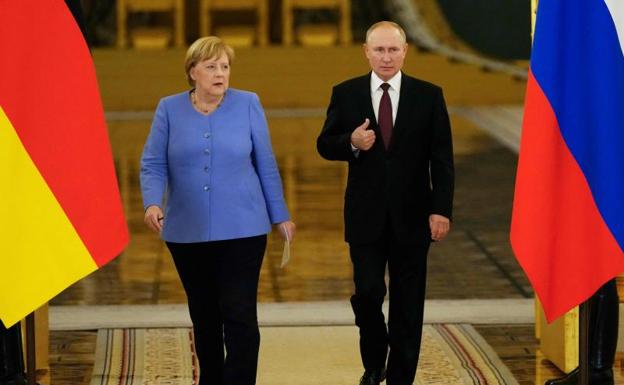 Merkel reprocha a Putin la situación de Navalni