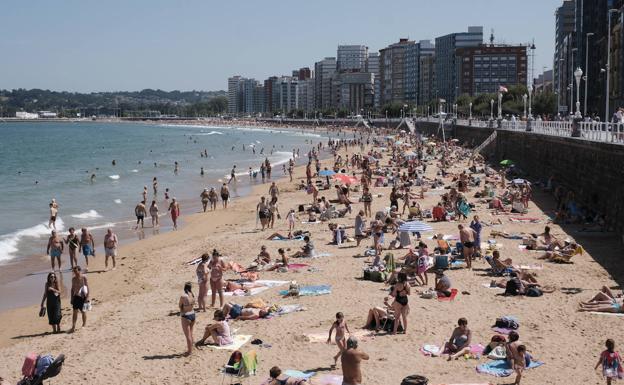 Bañador el sábado y paraguas el domingo