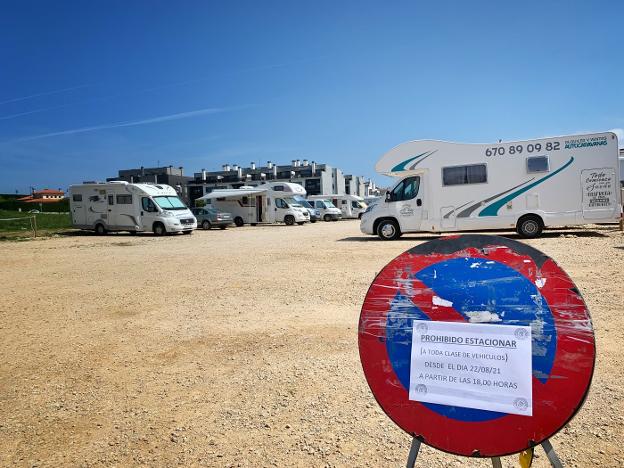 Llanes clausura el aparcamiento de La Talá por las autocaravanas