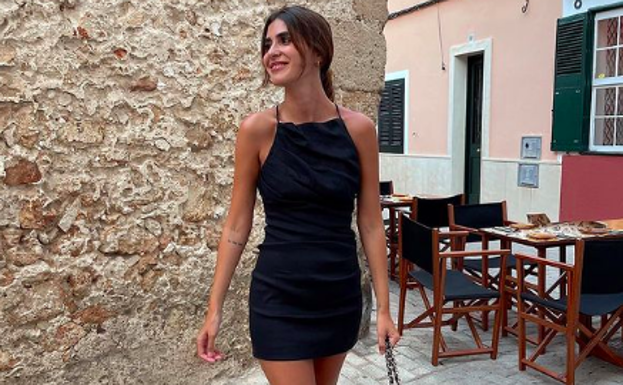 Vestidos negros para un domingo diferente y especial