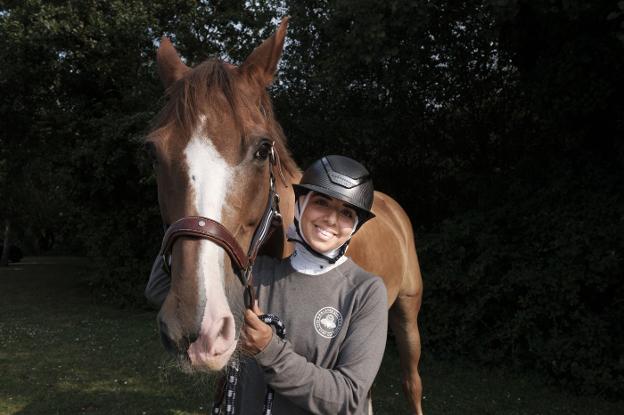 «Compito con el pañuelo y no he tenido ningún problema para que me acepten»